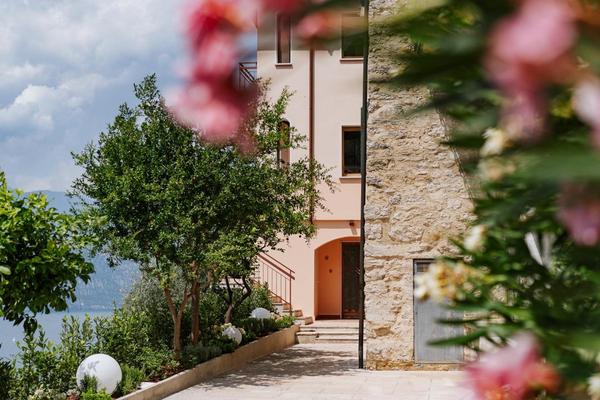 View Garda Lake Бренцоне-суль-Гарда Экстерьер фото